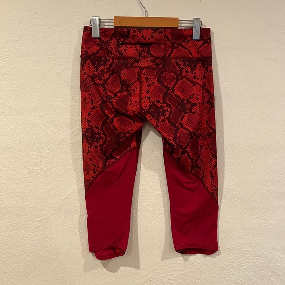 Lululemon snakeskin red leggings size 6 - Picture 4 of 6